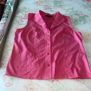 Sleeveless cotton button-down shirt